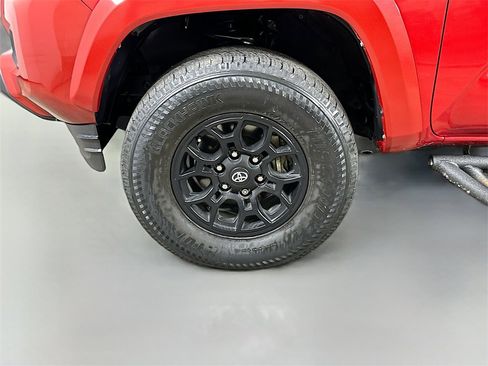 Used 2022 Toyota Tacoma SR5 w/ Technology Package image 8