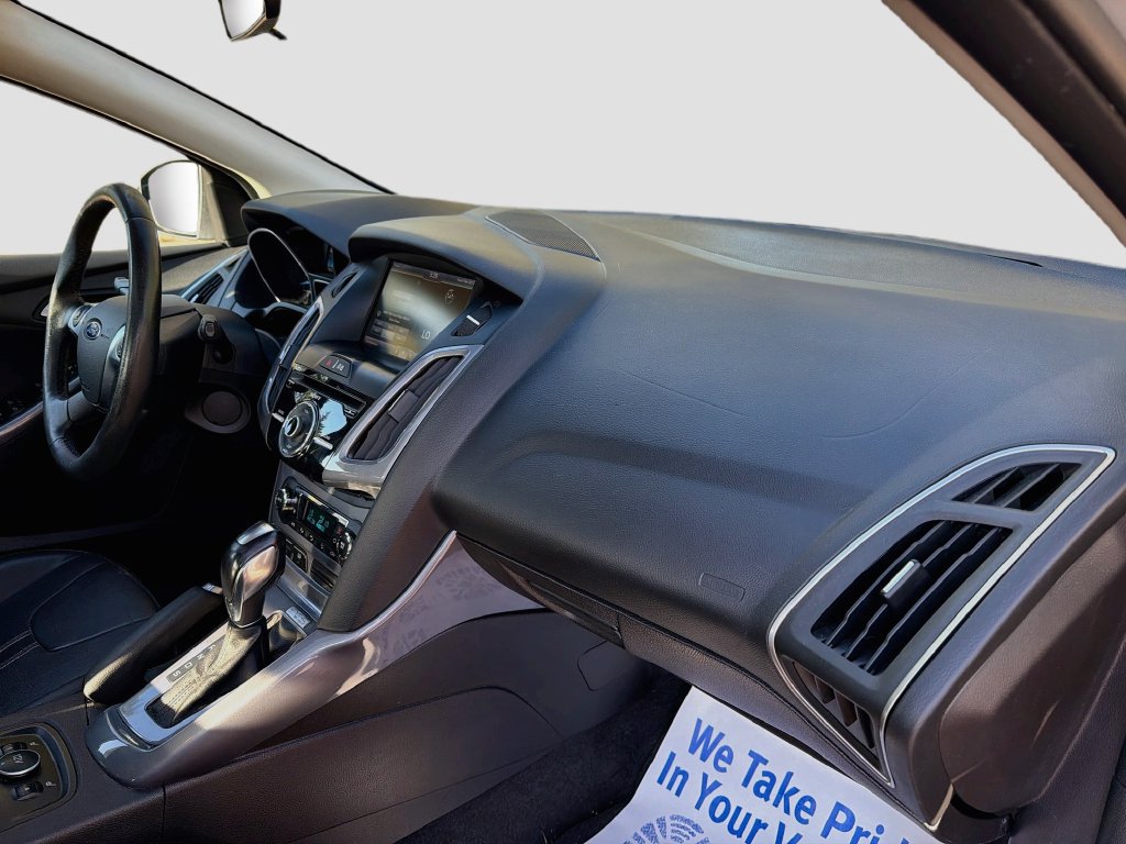 Used 2014 Ford Focus Titanium w/ Luxury Package FWD image 31