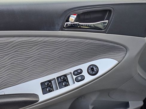 Used 2014 Hyundai Accent GLS w/ Option Group 2 image 22