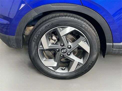 Used 2024 Hyundai Venue SEL image 35