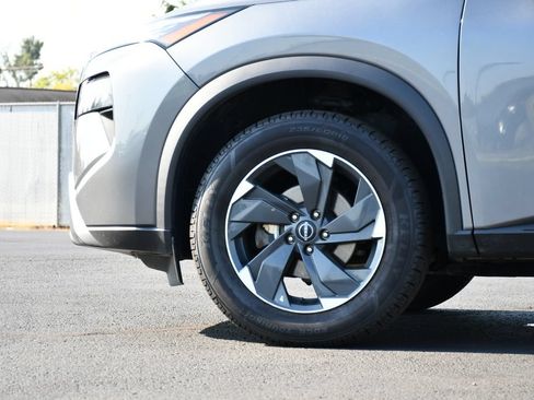 Used 2024 Nissan Rogue SV AWD/4WD image 12