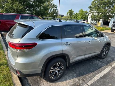 Used 2019 Toyota Highlander LE FWD image 6
