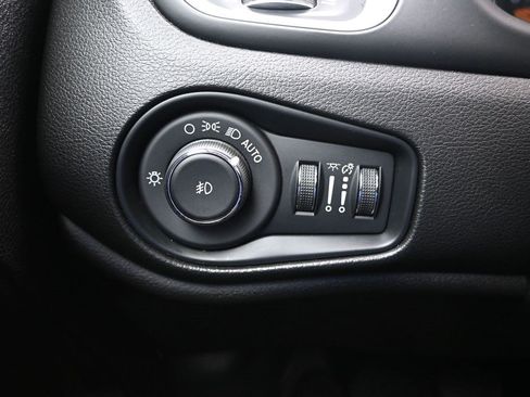 Used 2021 Jeep Renegade Latitude w/ Luxury Group I AWD/4WD image 15