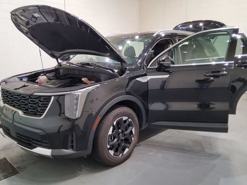 Used 2024 Kia Sorento S AWD/4WD image 11