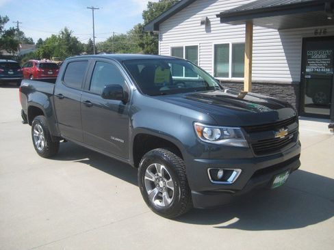 Used 2018 Chevrolet Colorado Z71 image 2