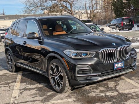 Used 2022 BMW X5 xDrive45e w/ Executive Package image 3