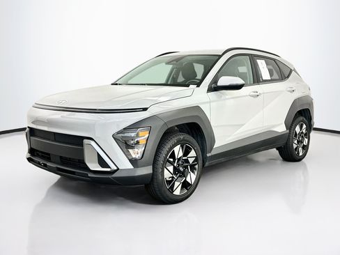 Used 2025 Hyundai Kona SEL AWD/4WD image 3