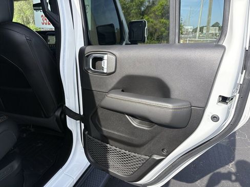Used 2023 Jeep Wrangler Unlimited Sahara image 24