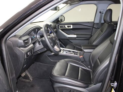 Used 2023 Ford Explorer XLT w/ Equipment Group 202A image 17