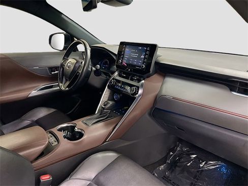 Used 2021 Toyota Venza XLE image 32