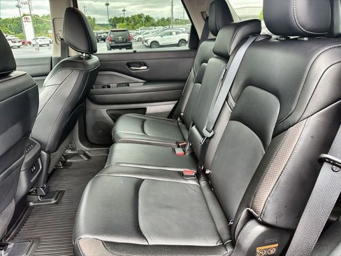Used 2023 Nissan Pathfinder SL AWD/4WD image 29