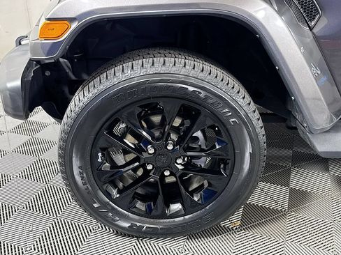 Used 2021 Jeep Wrangler Unlimited Sahara w/ Cold Weather Group AWD/4WD image 30