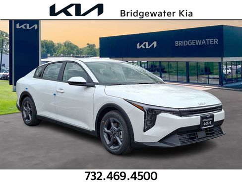 New 2025 Kia K4 LXS image 1
