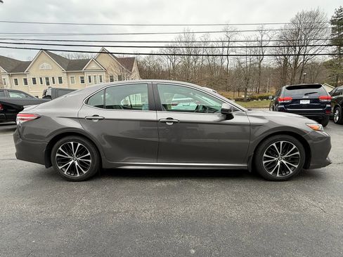 Used 2019 Toyota Camry SE image 8