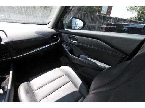 Used 2024 Nissan Rogue SV w/ SV Premium Package FWD image 11