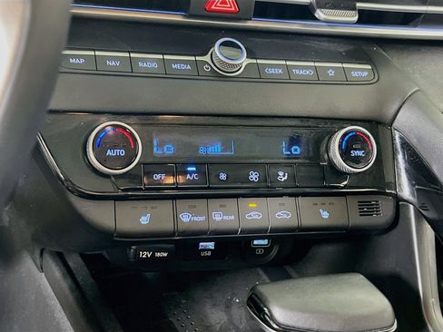 Used 2023 Hyundai Elantra Limited FWD image 16
