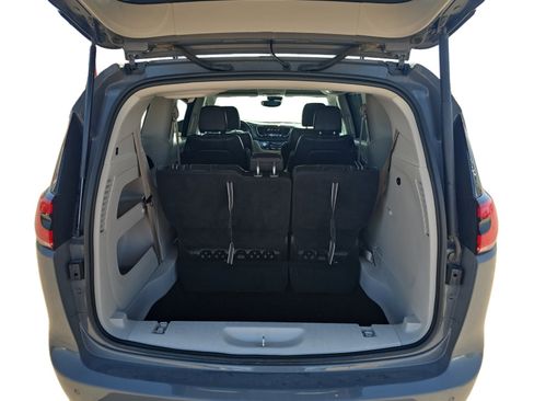 Used 2022 Chrysler Pacifica Touring-L FWD image 19
