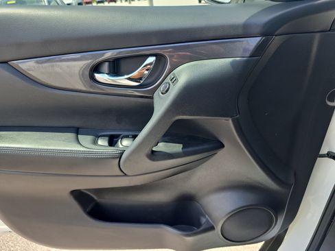 Used 2020 Nissan Rogue S w/ Special Edition Package FWD image 25