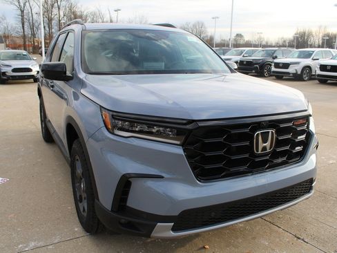 New 2025 Honda Pilot TrailSport image 2