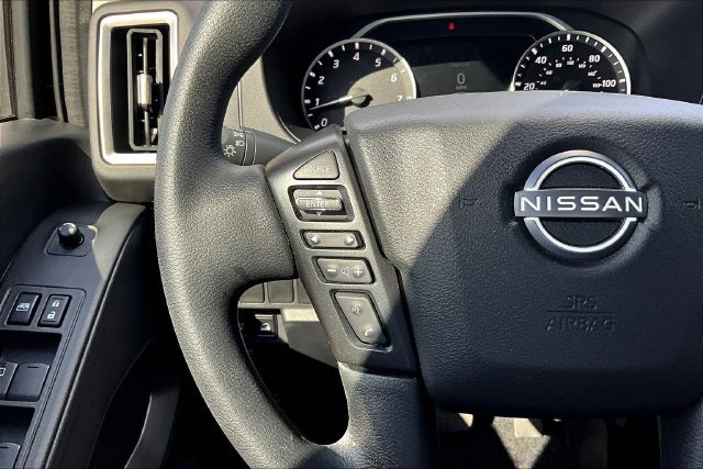 Used 2025 Nissan Frontier SV AWD/4WD image 12