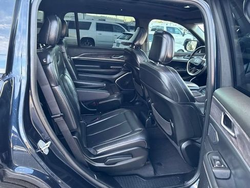 Used 2024 Jeep Grand Cherokee L Limited w/ Black Appearance Package AWD/4WD image 18