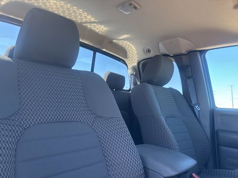 Used 2016 Nissan Frontier SV image 31