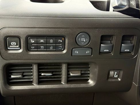 Used 2024 Chevrolet Brightdrop 400 w/ Commercial Equipment Package AWD/4WD image 13