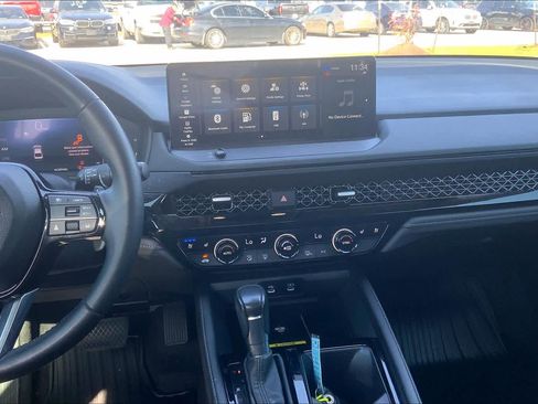 Used 2023 Honda Accord Touring image 6