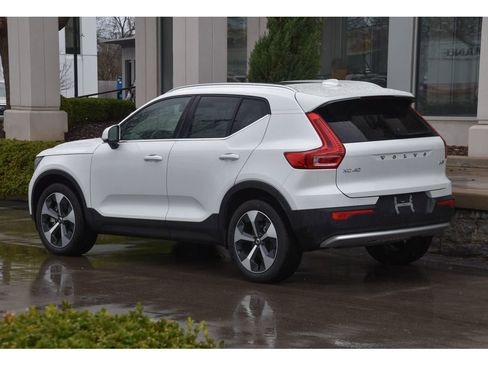 Certified 2025 Volvo XC40 B5 Core w/ Protection Package Premier image 5