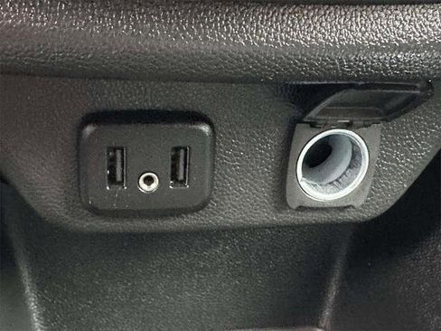 Used 2021 Chevrolet Traverse LT image 28