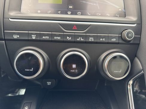 Used 2019 Jaguar E-PACE SE image 31