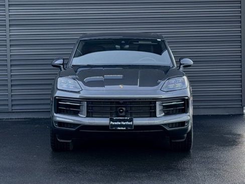 Used 2025 Porsche Cayenne image 10