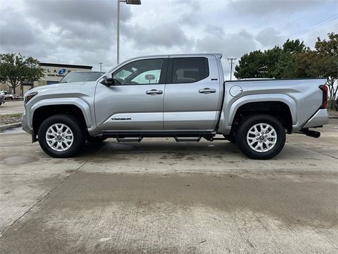 Certified 2025 Toyota Tacoma SR5 image 2