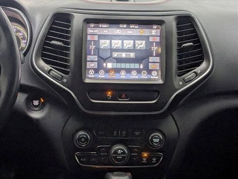 Used 2020 Jeep Cherokee Trailhawk image 16