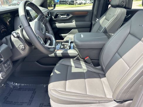 Used 2026 GMC Yukon XL Denali w/ Denali Reserve Package AWD/4WD image 15