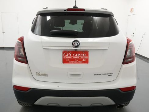Used 2022 Buick Encore Preferred AWD/4WD image 8