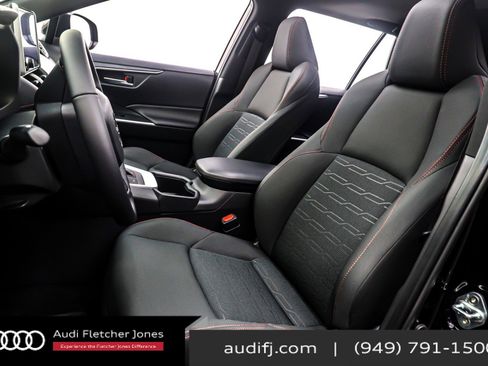 Used 2025 Toyota RAV4 SE image 17