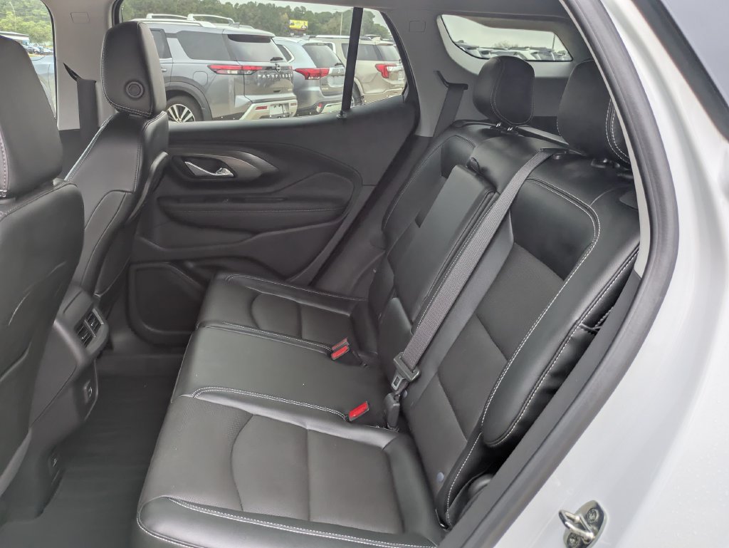Used 2023 GMC Terrain SLT w/ Infotainment Package II FWD image 7