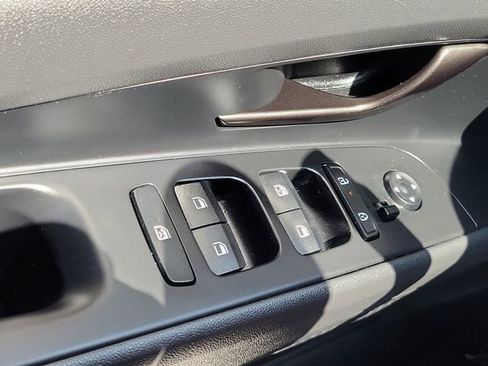 Used 2025 Hyundai Elantra Sport FWD image 17