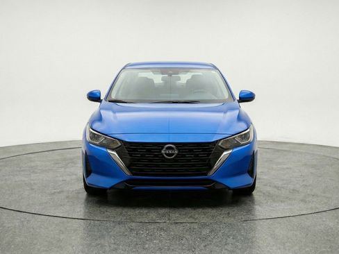 Used 2025 Nissan Sentra SV FWD image 2