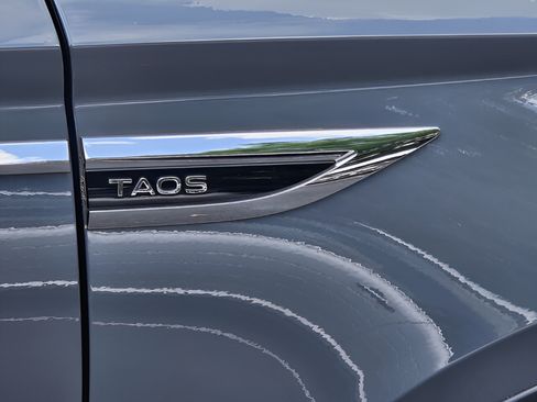 Used 2022 Volkswagen Taos SE FWD image 8