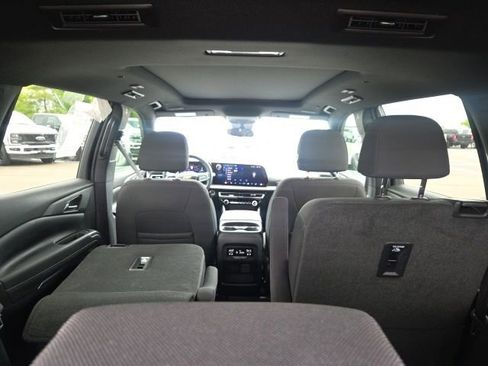 Used 2024 Chevrolet Traverse LT w/ LPO, Floor Liner Package FWD image 12