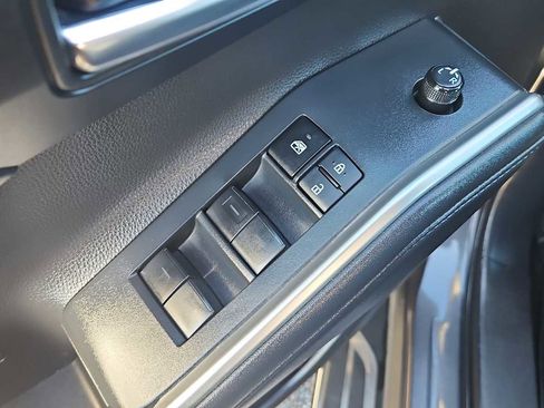 Used 2023 Toyota Highlander XLE image 15