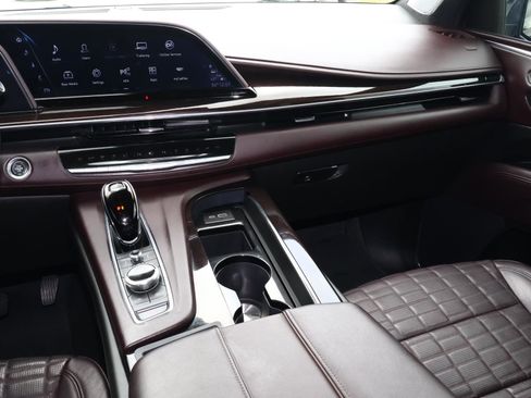 Used 2023 Cadillac Escalade Sport Platinum w/ LPO, ONYX Package AWD/4WD image 18