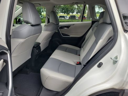 Used 2019 Toyota RAV4 XLE Premium w/ Cold Weather Package FWD image 11