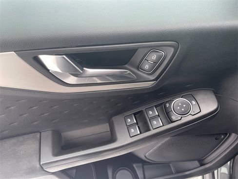 Used 2020 Ford Escape SE image 11