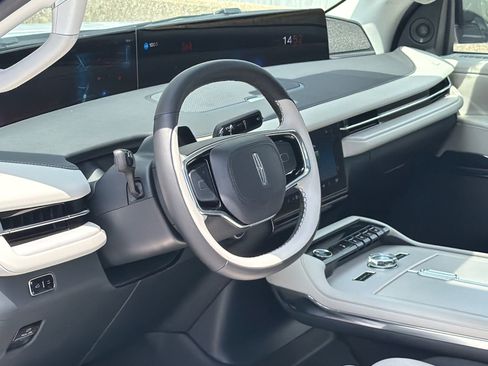 New 2026 Lincoln Navigator L Reserve AWD/4WD image 16