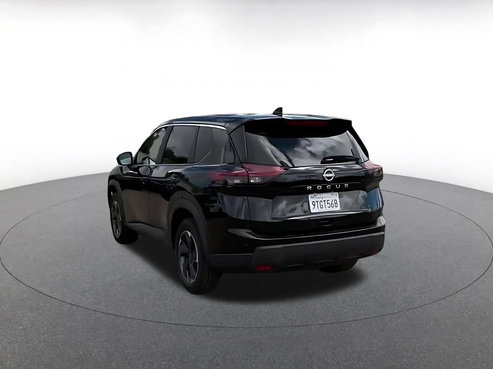 Used 2025 Nissan Rogue SV FWD image 10