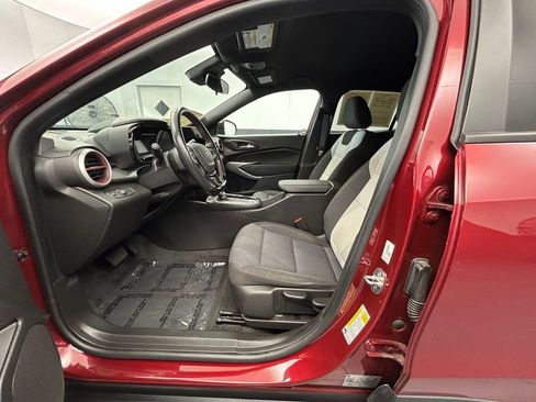 Used 2024 Chevrolet Trax RS w/ Driver Confidence Package FWD image 11