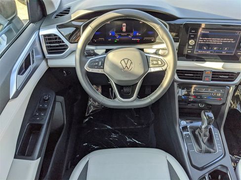 New 2025 Volkswagen Taos SE image 16